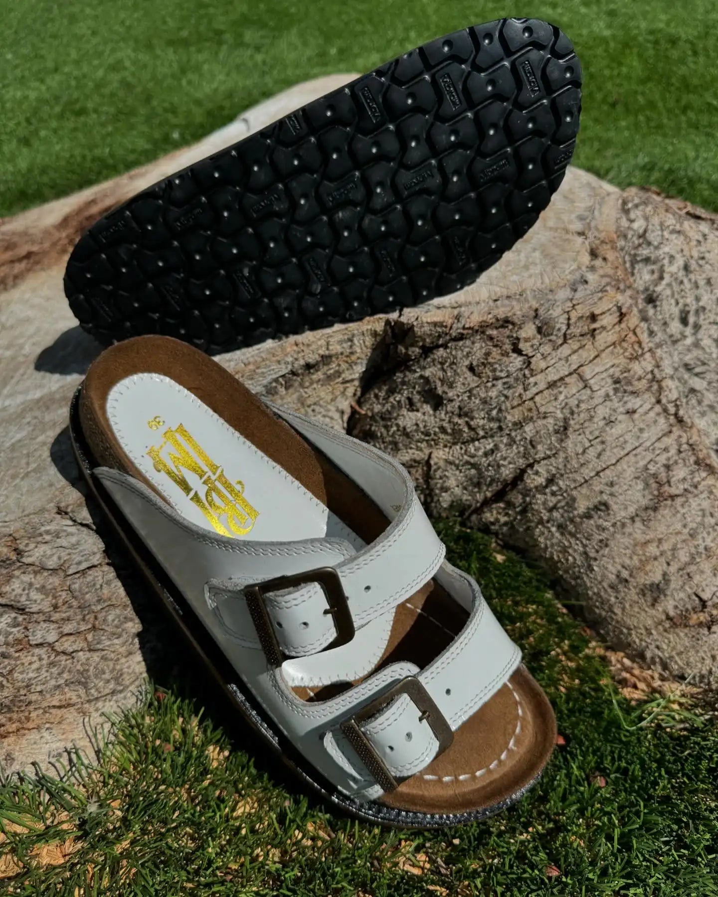 Botas Hasta La Muerte white chrome tanned leather huaraches with cork footbed and Vibram sole handcrafted in León Mexico.