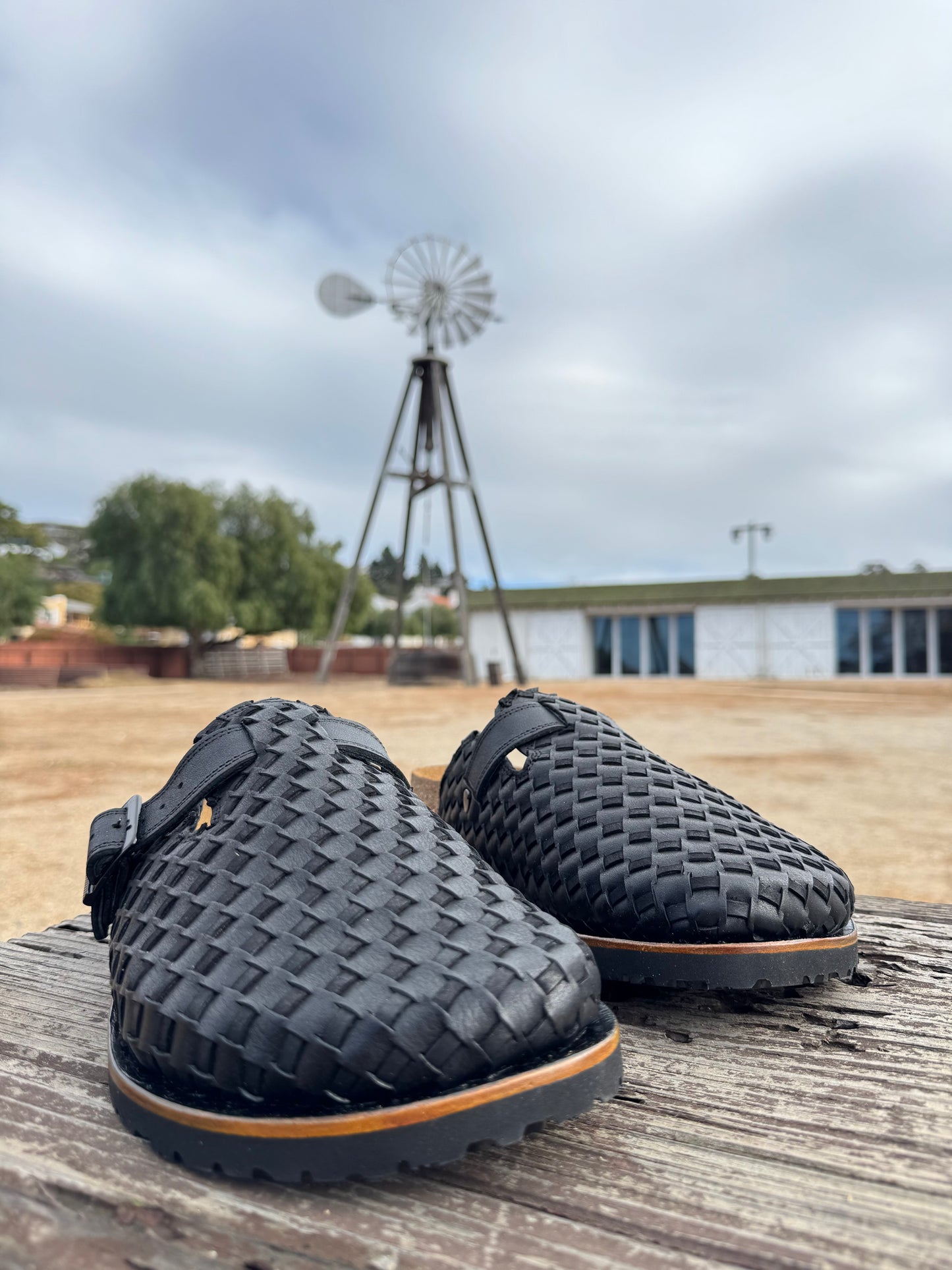 Black "Petatillo" Clogs