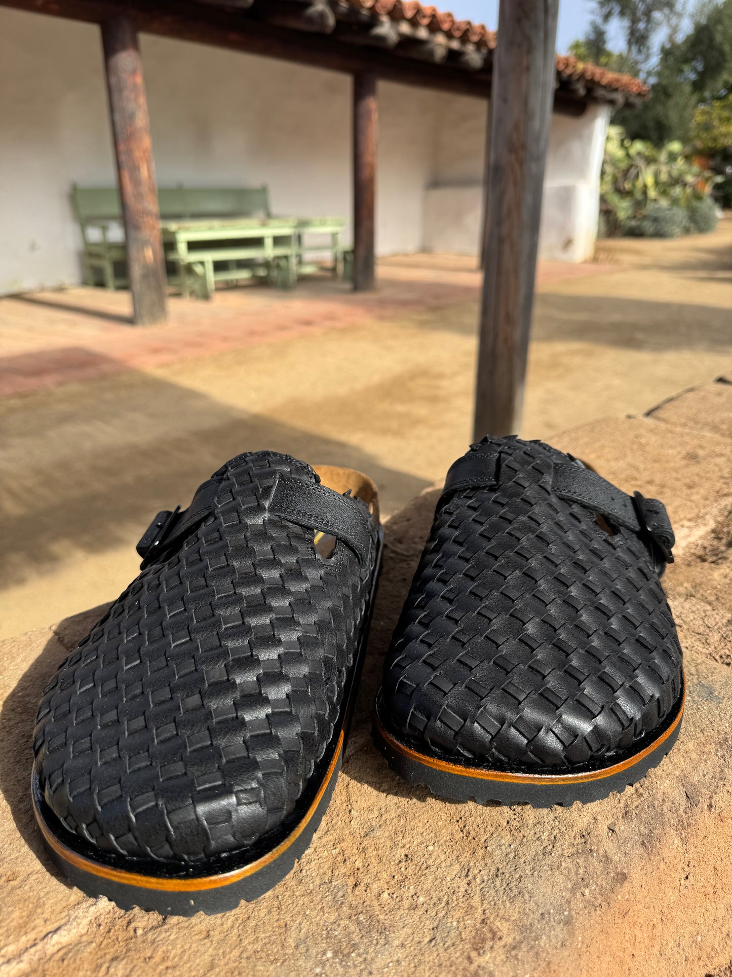 Black "Petatillo" Clogs