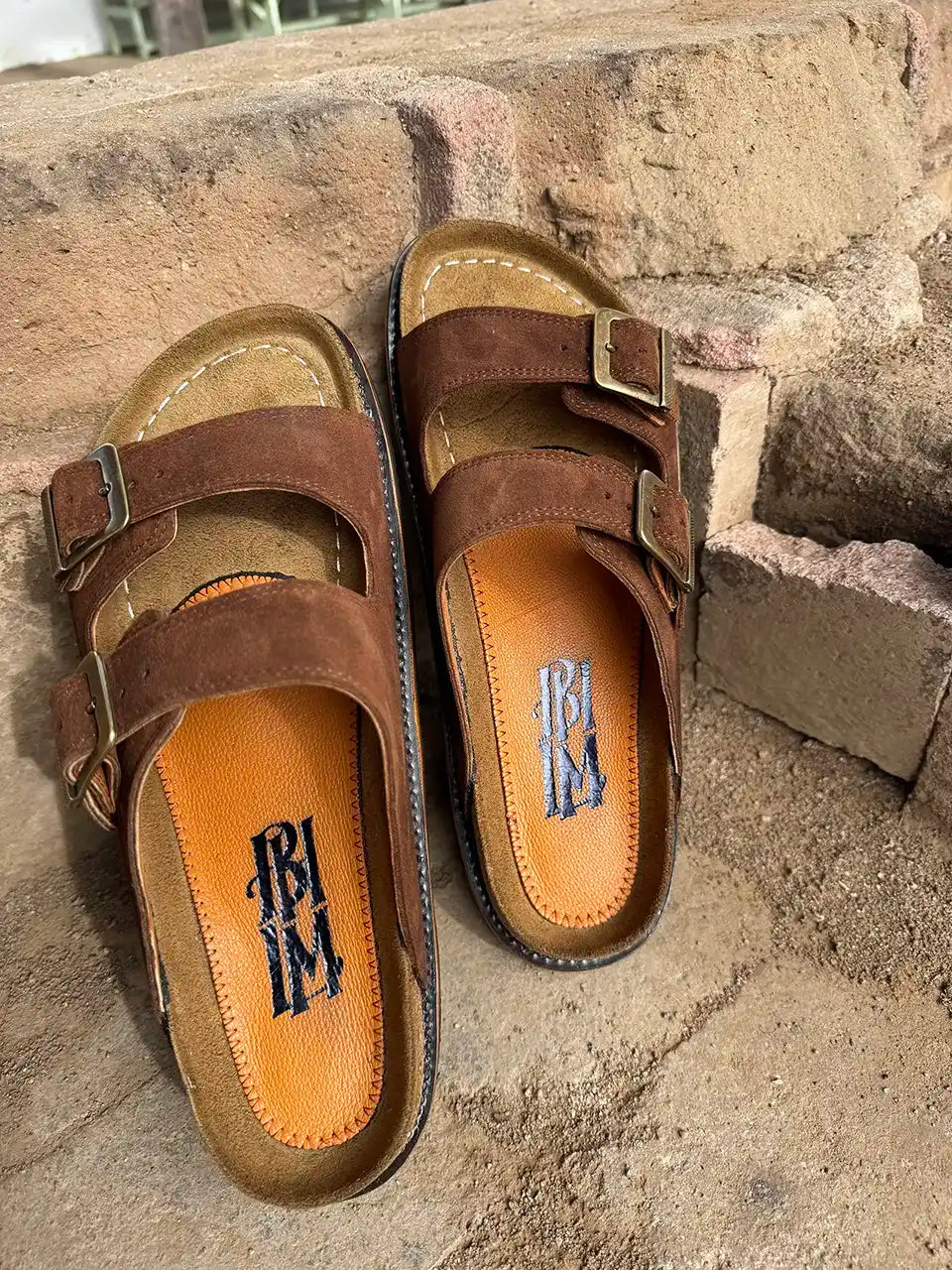 Botas Hasta La Muerte brown roughout cowhide huaraches with cork footbed and Vibram sole handcrafted in León Mexico.