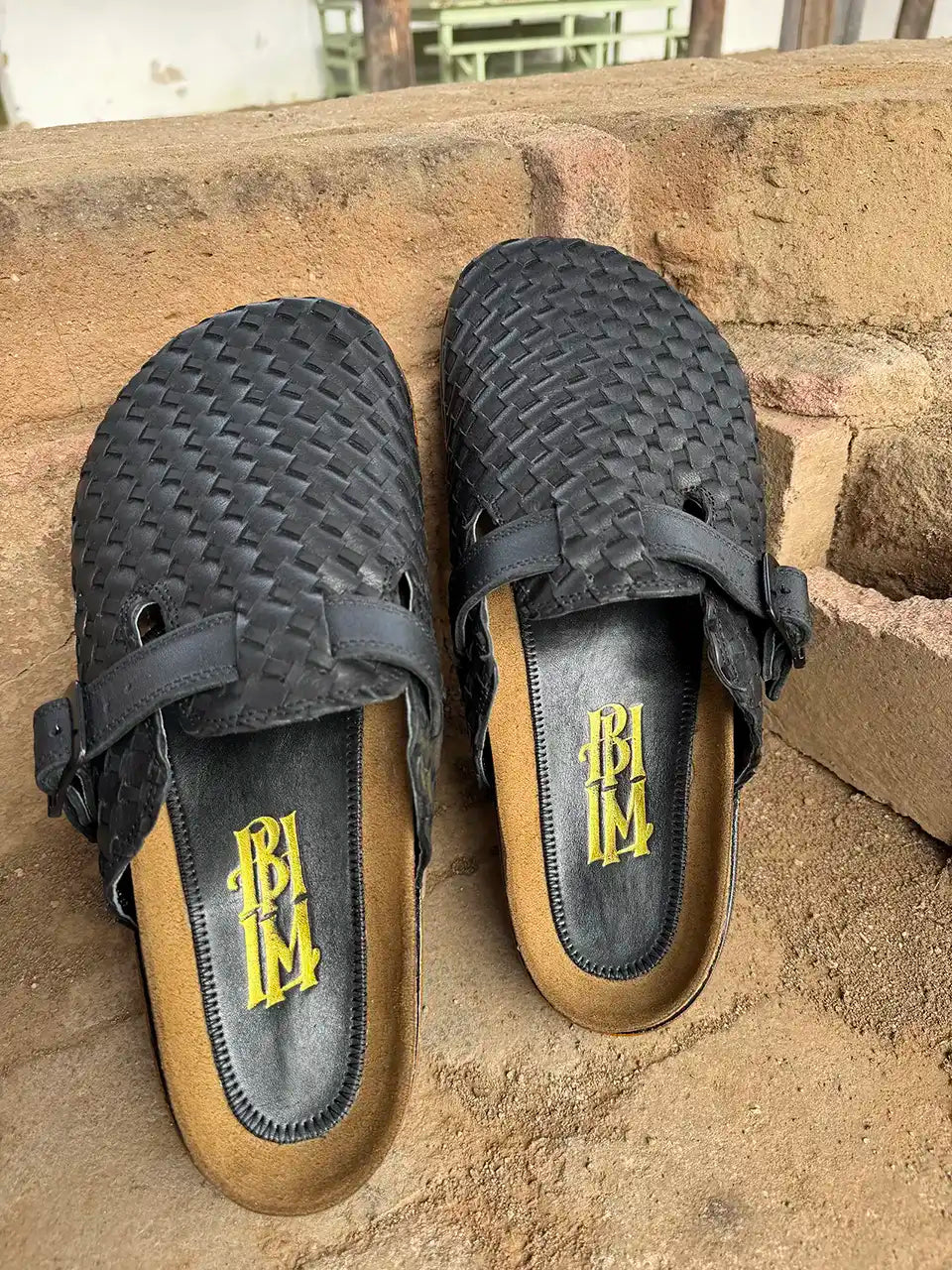 Black "Petatillo" Clogs