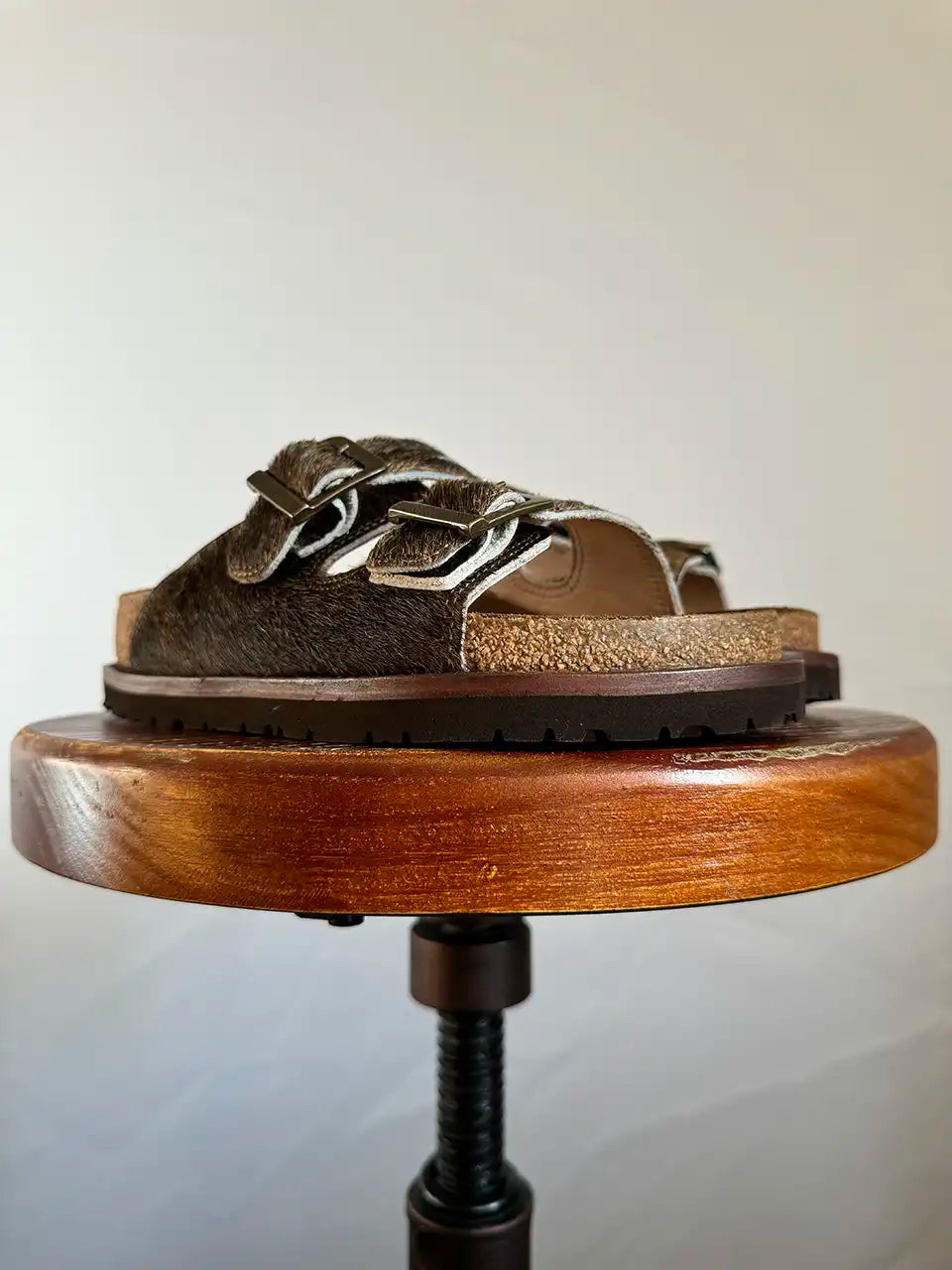 Botas Hasta La Muerte brown cowhide huaraches with cork footbed and Vibram sole handcrafted in León Mexico.