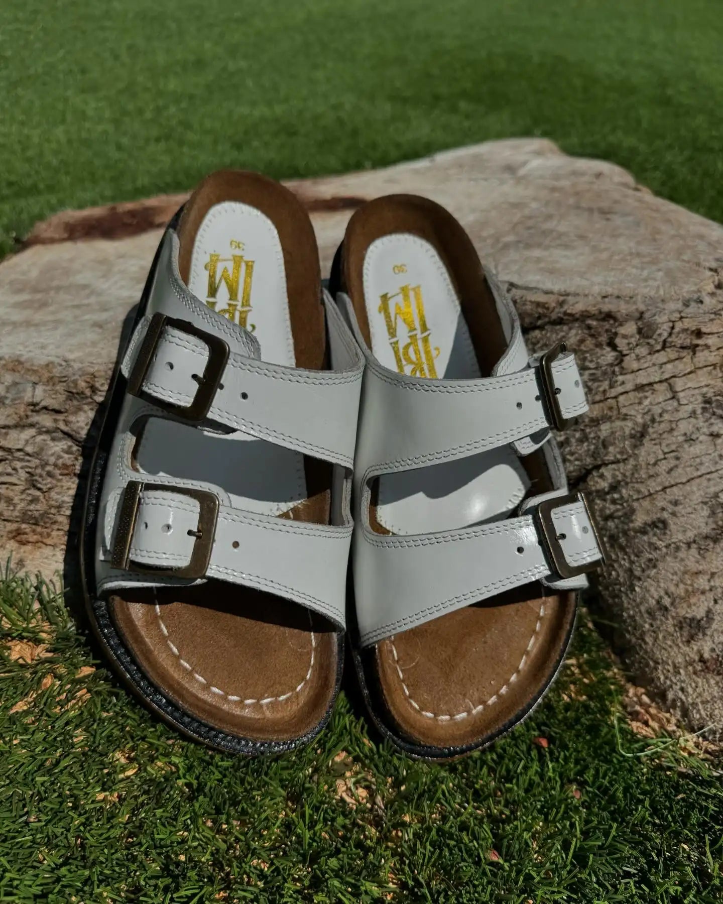 Botas Hasta La Muerte white chrome tanned leather huaraches with cork footbed and Vibram sole handcrafted in León Mexico.