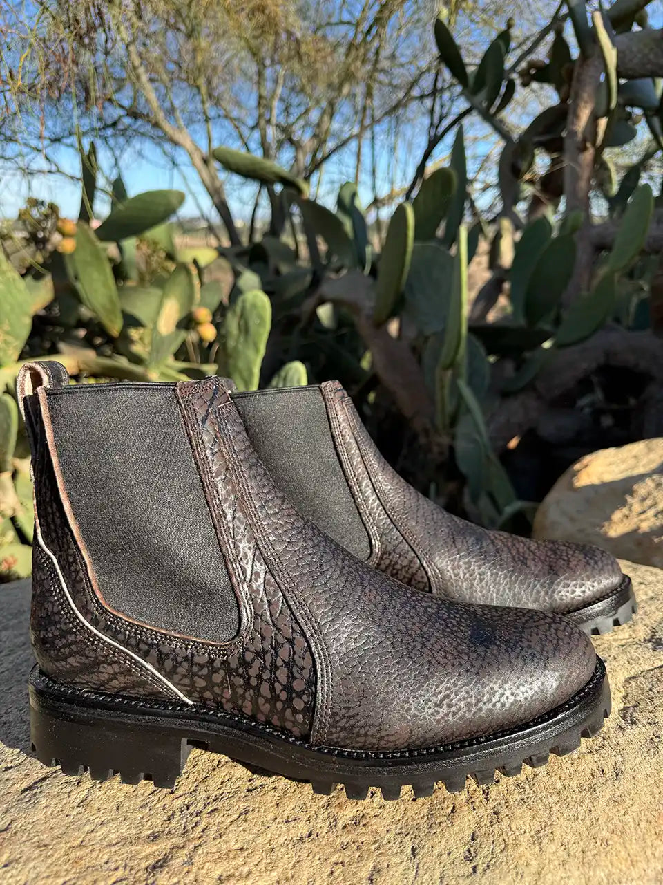 Botas Hasta La Muerte black bull neck leather Chelsea boots with lug soles handcrafted in León Mexico.