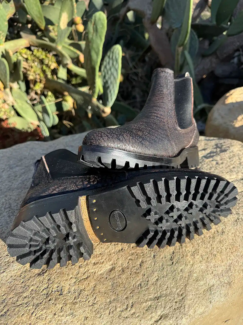 Botas Hasta La Muerte black bull neck leather Chelsea boots with lug soles handcrafted in León Mexico.