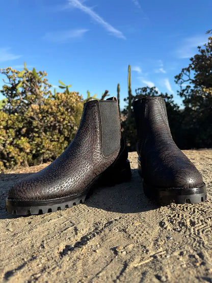 Botas Hasta La Muerte black bull neck leather Chelsea boots with lug soles handcrafted in León Mexico.