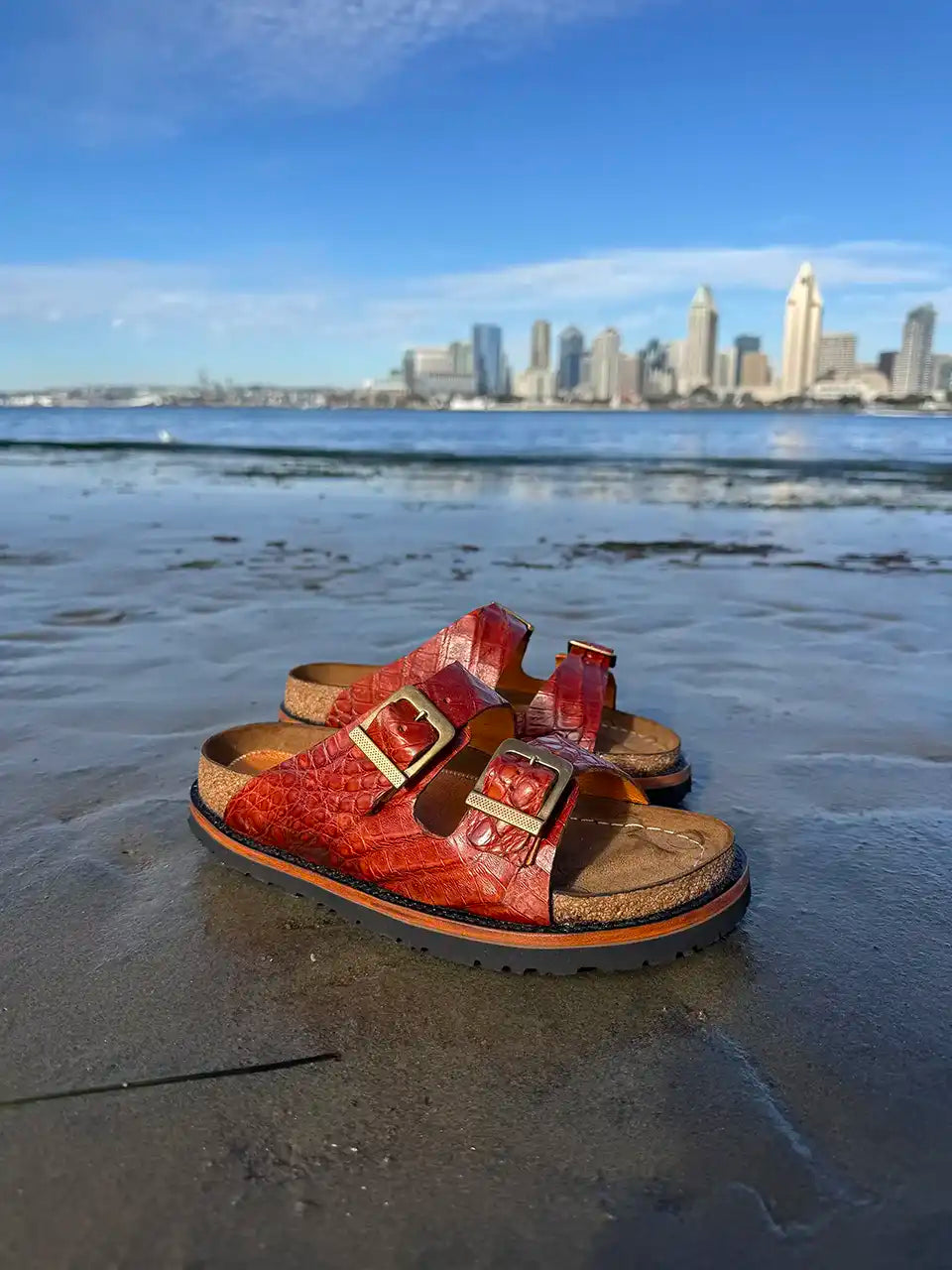 Botas Hasta La Muerte alligator leather huaraches with cork footbed and Vibram sole handcrafted in León Mexico.