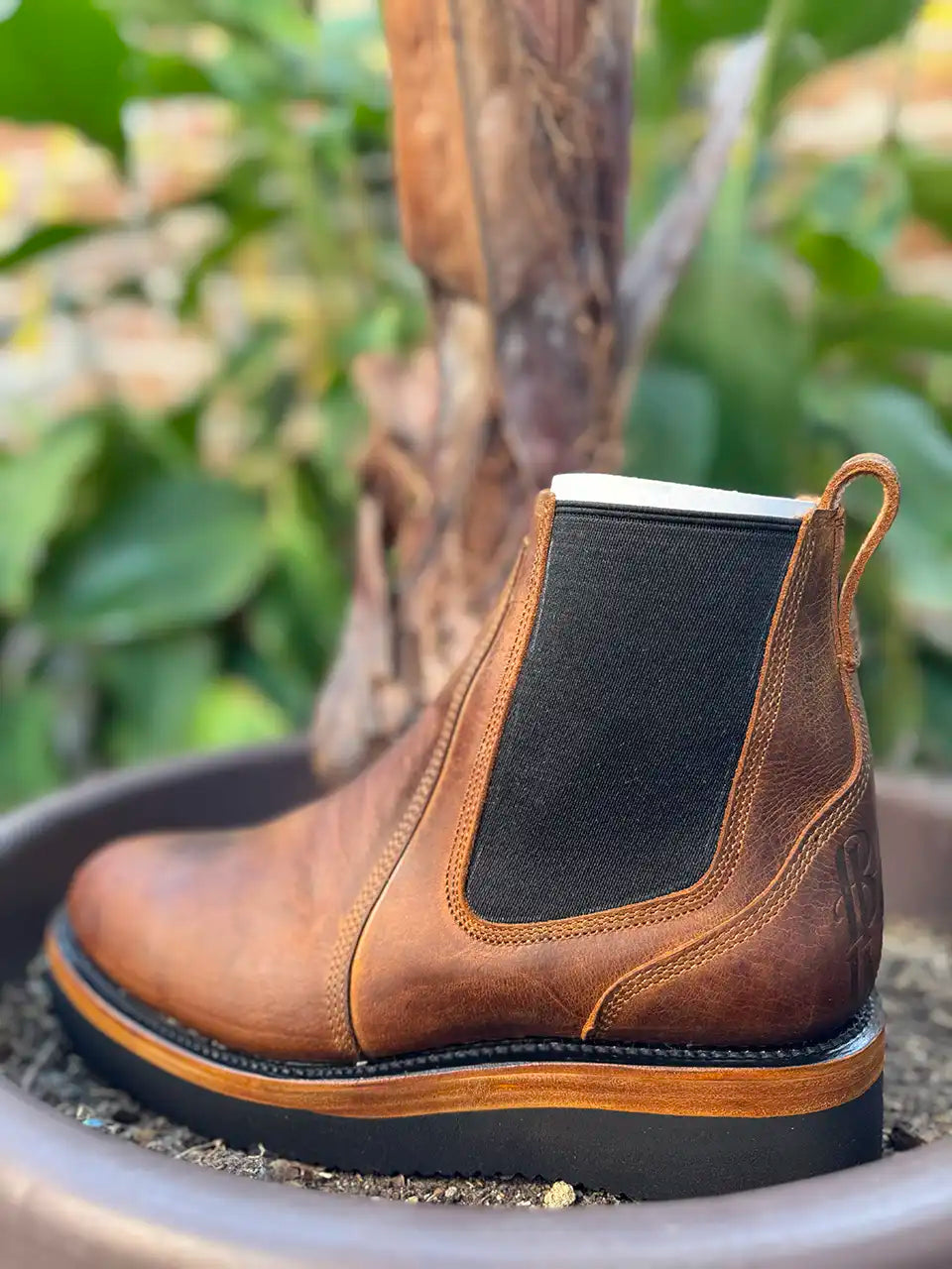 Botas Hasta La Muerte brown oil tanned leather Chelsea boots with Vibram wedge soles handcrafted in León Mexico.