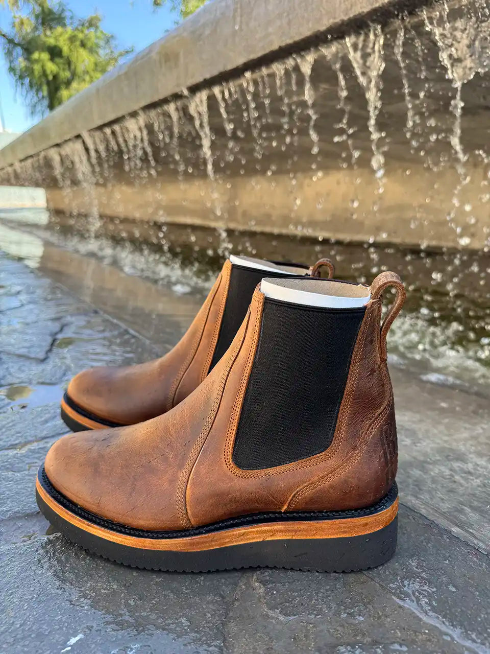 Botas Hasta La Muerte brown oil tanned leather Chelsea boots with Vibram wedge soles handcrafted in León Mexico.