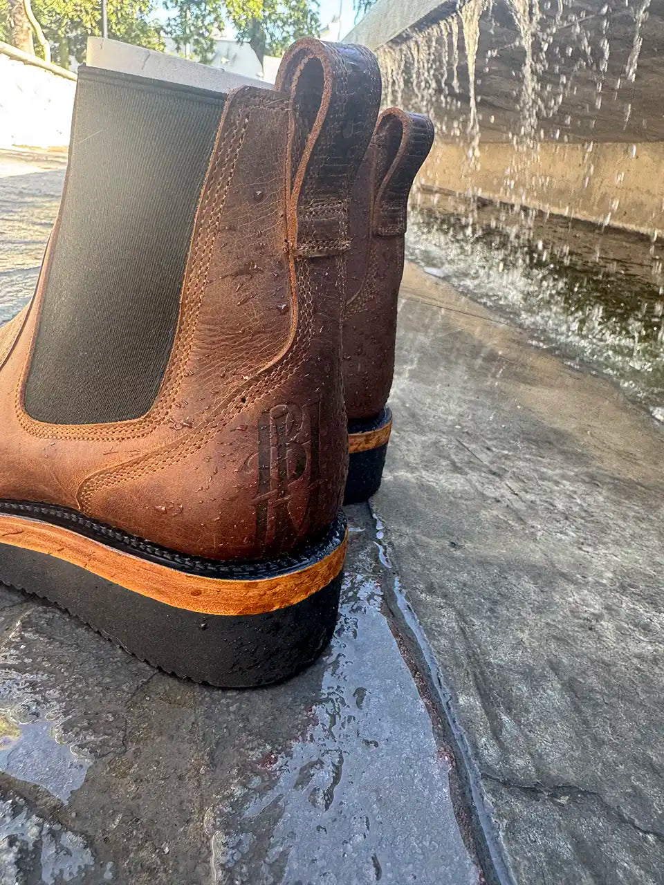Botas Hasta La Muerte brown oil tanned leather Chelsea boots with Vibram wedge soles handcrafted in León Mexico.