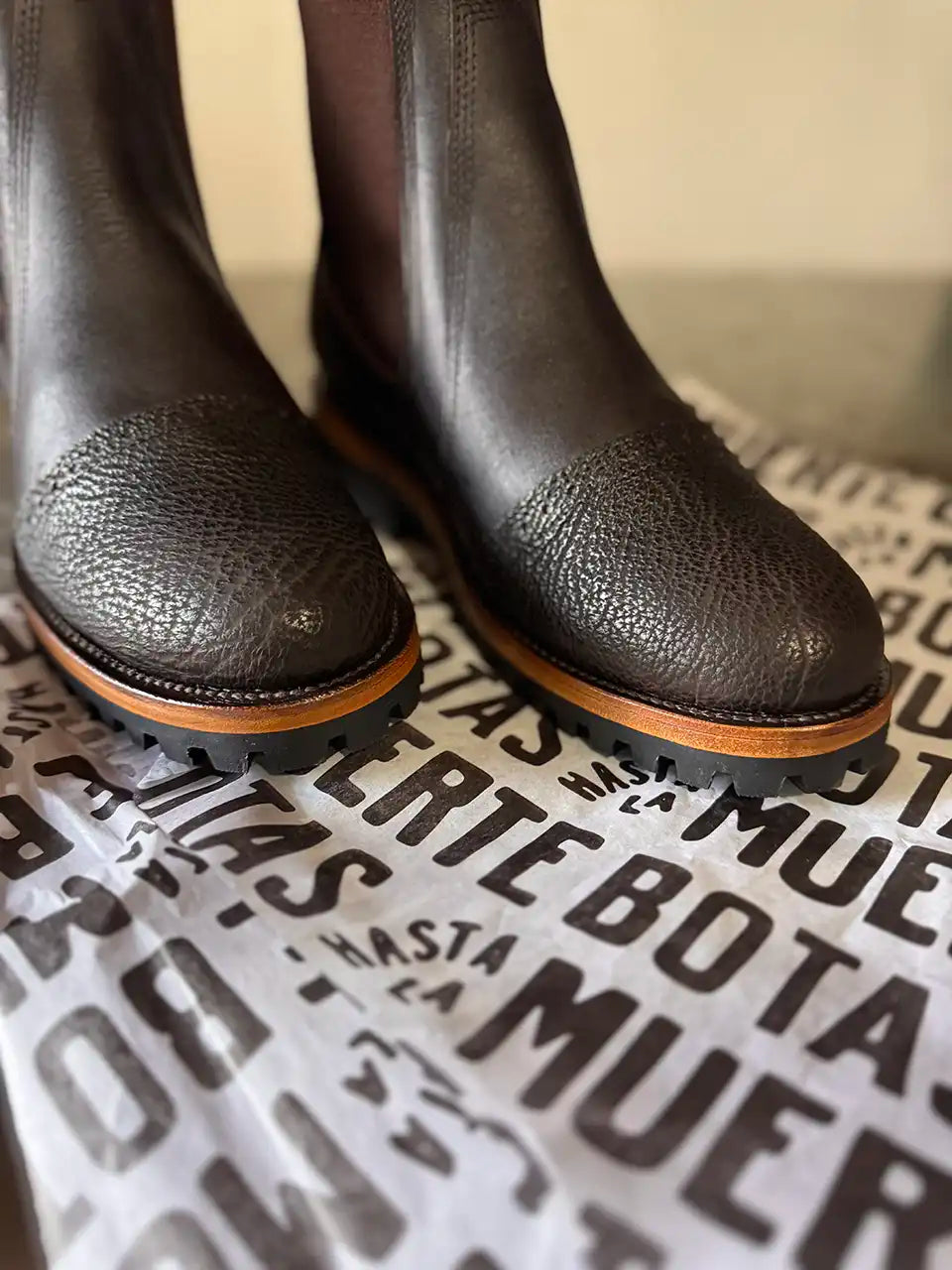 Botas Hasta La Muerte chrome tanned leather Chelsea boots with custom toecaps handcrafted in León Mexico.