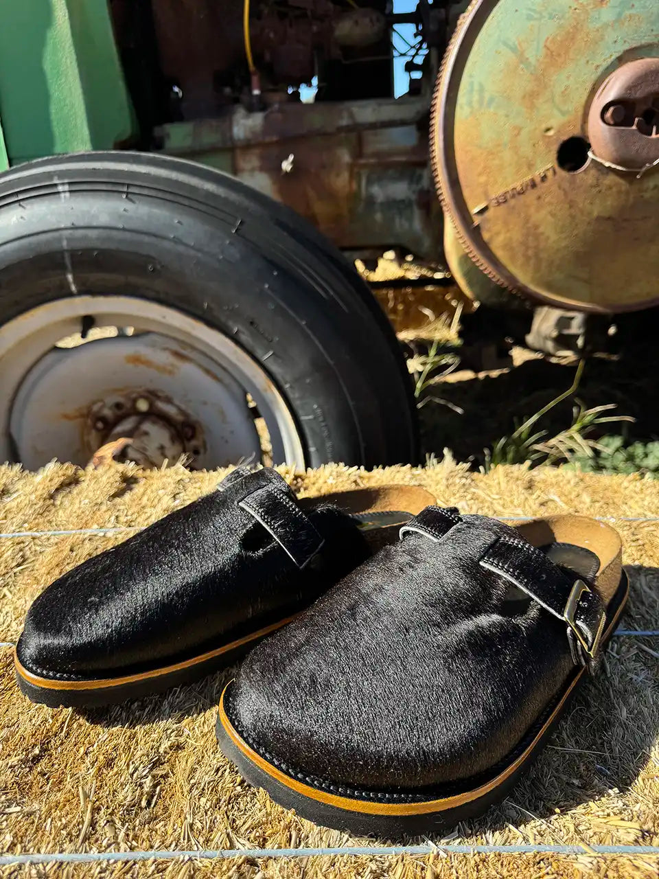 Botas Hasta La Muerte black cowhide clogs with cork footbed and Vibram sole handcrafted in León Mexico.