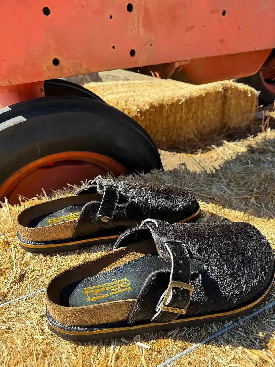 Botas Hasta La Muerte black cowhide clogs with cork footbed and Vibram sole handcrafted in León Mexico.
