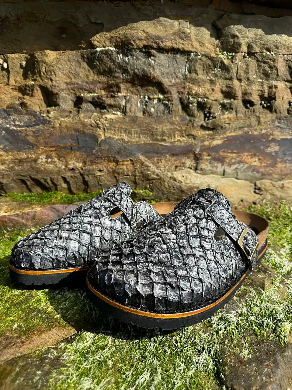 Botas Hasta La Muerte gray pirarucu leather clogs with cork footbed and Vibram sole handcrafted in León Mexico.