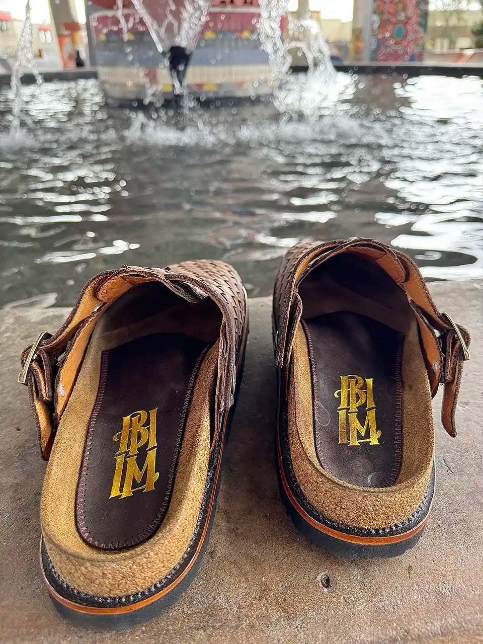 Botas Hasta La Muerte brown Petatillo clogs with swivel ankle straps, cork footbed and Vibram sole handcrafted in León Mexico.