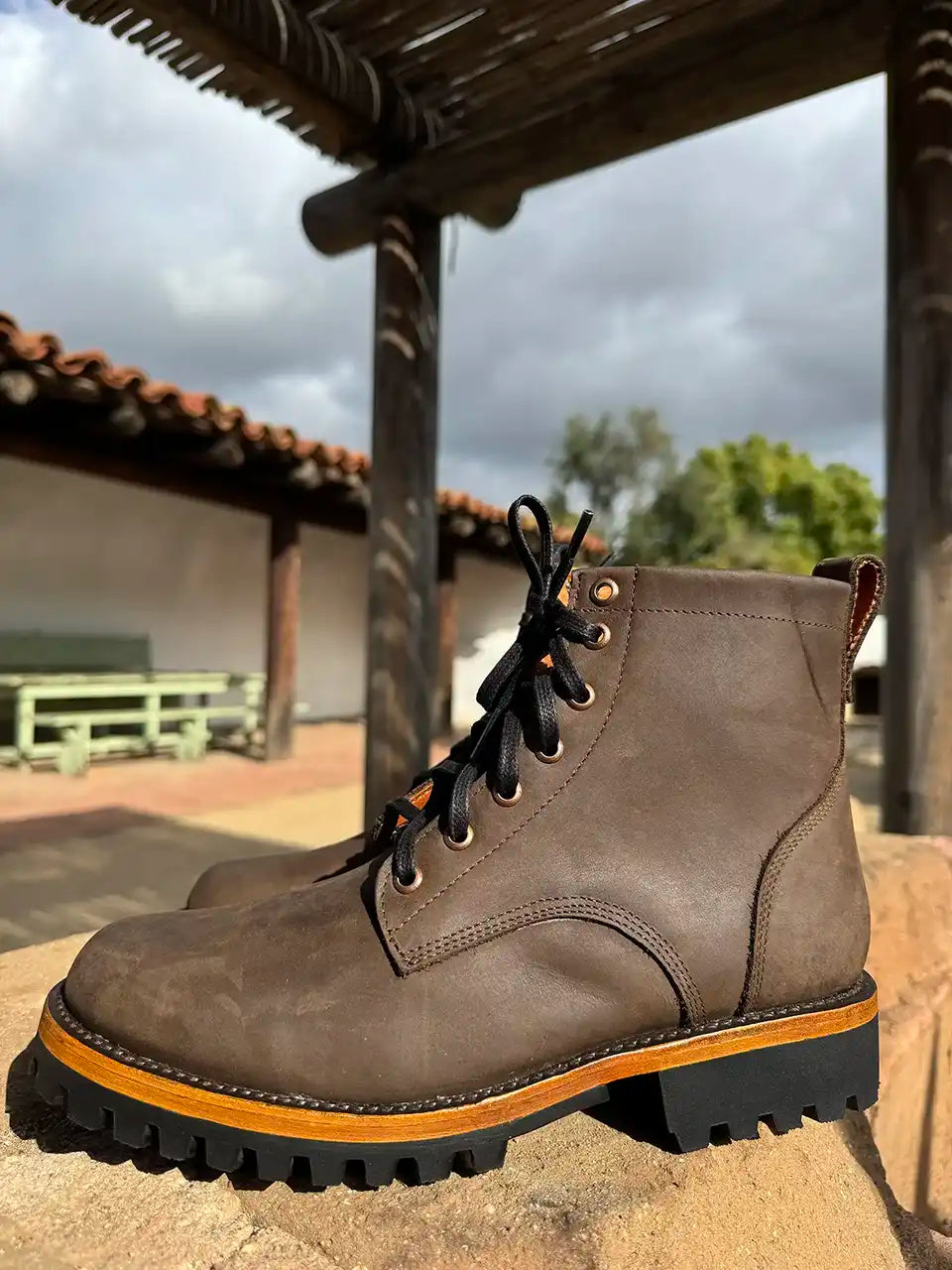 Botas Hasta La Muerte brown oil tanned leather lace up boots with Goodyear welt and lug soles handcrafted in León Mexico.