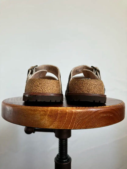 Botas Hasta La Muerte brown and white cowhide huaraches with cork footbed and Vibram sole handcrafted in León Mexico.