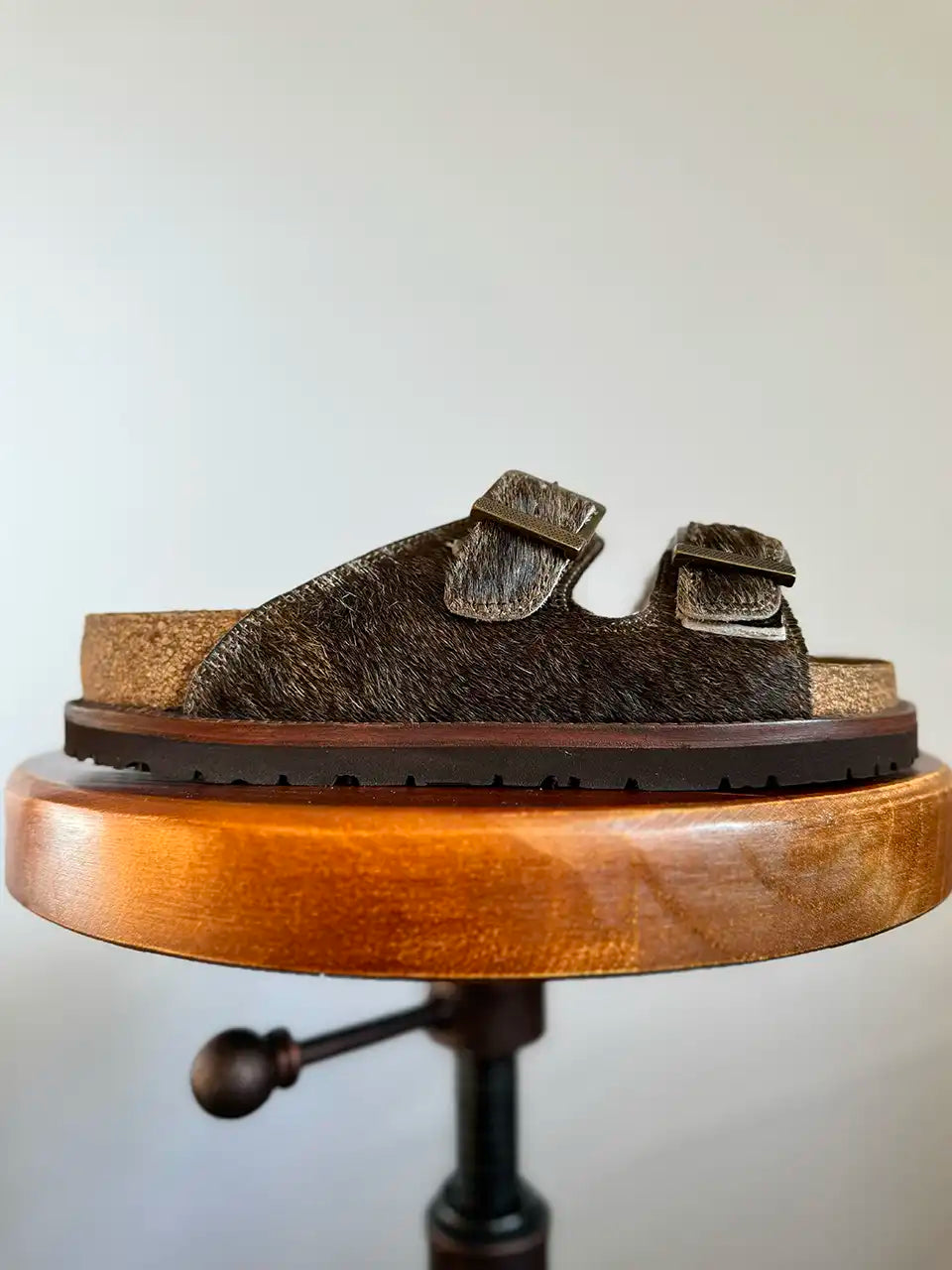 Botas Hasta La Muerte brown cowhide huaraches with cork footbed and Vibram sole handcrafted in León Mexico.