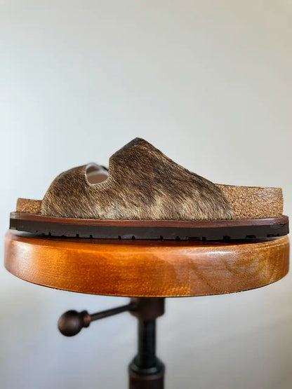 Botas Hasta La Muerte brown cowhide huaraches with cork footbed and Vibram sole handcrafted in León Mexico.