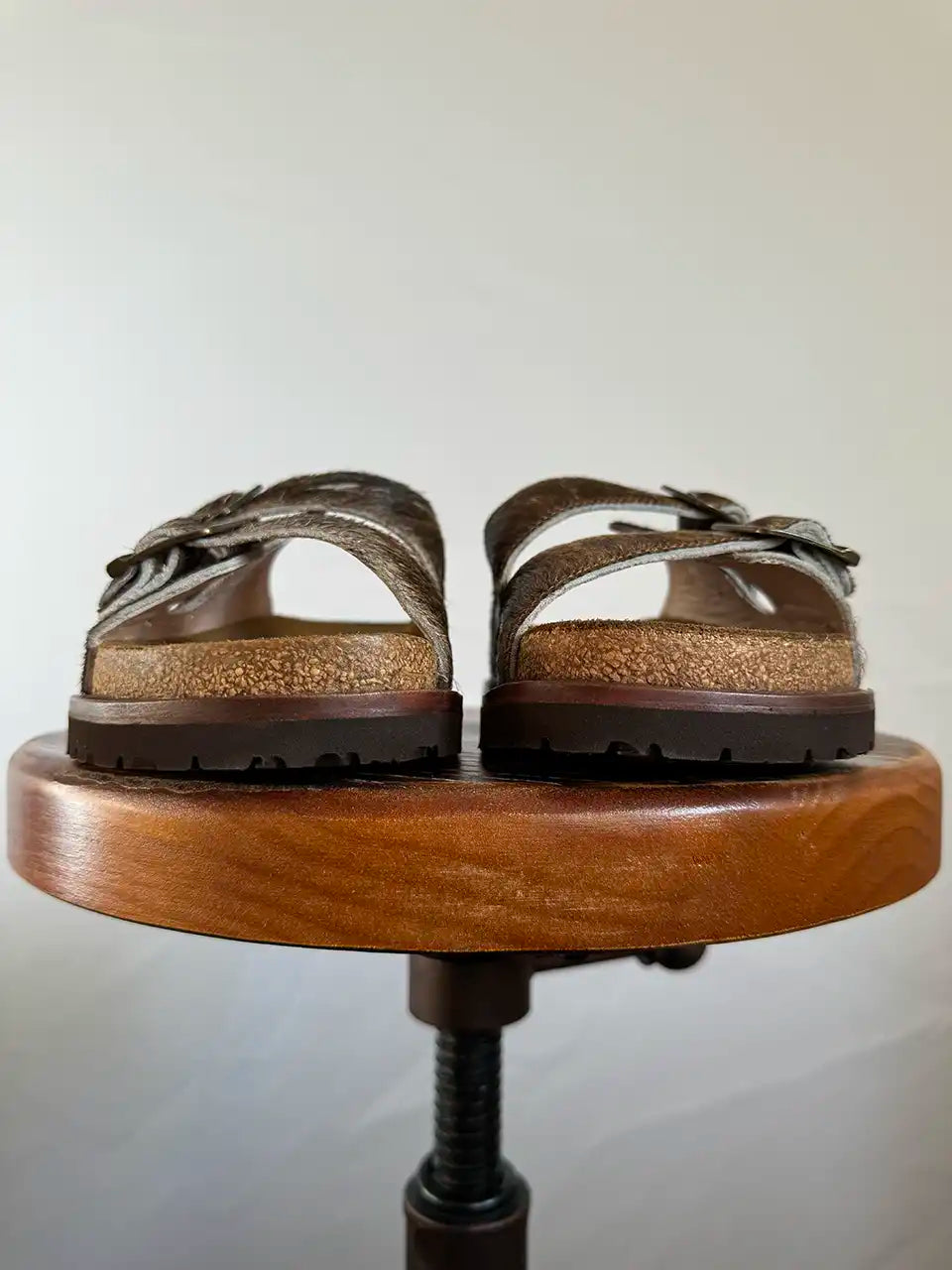 Botas Hasta La Muerte brown cowhide huaraches with cork footbed and Vibram sole handcrafted in León Mexico.