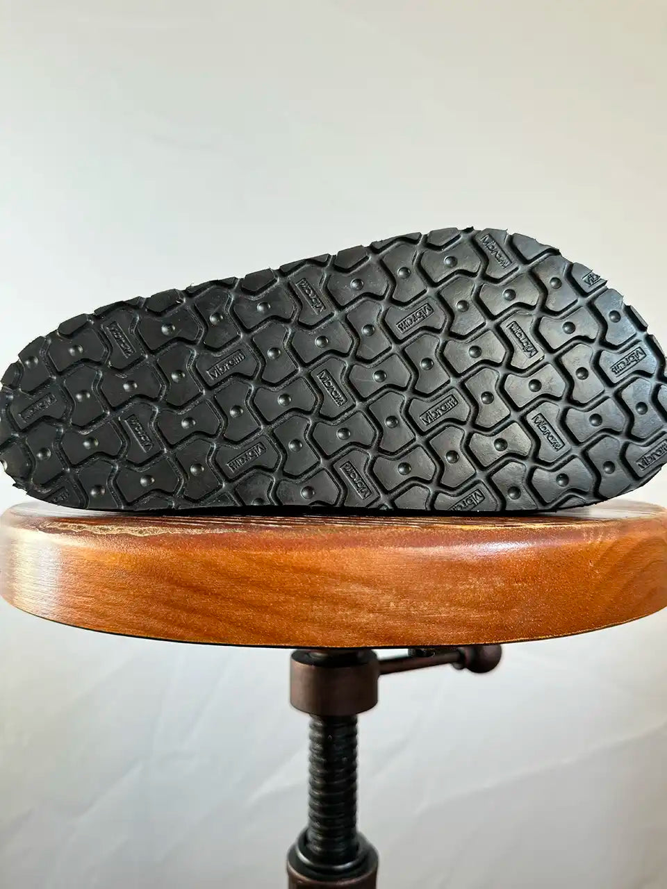 Botas Hasta La Muerte black cowhide huaraches with cork footbed and Vibram sole handcrafted in León Mexico.