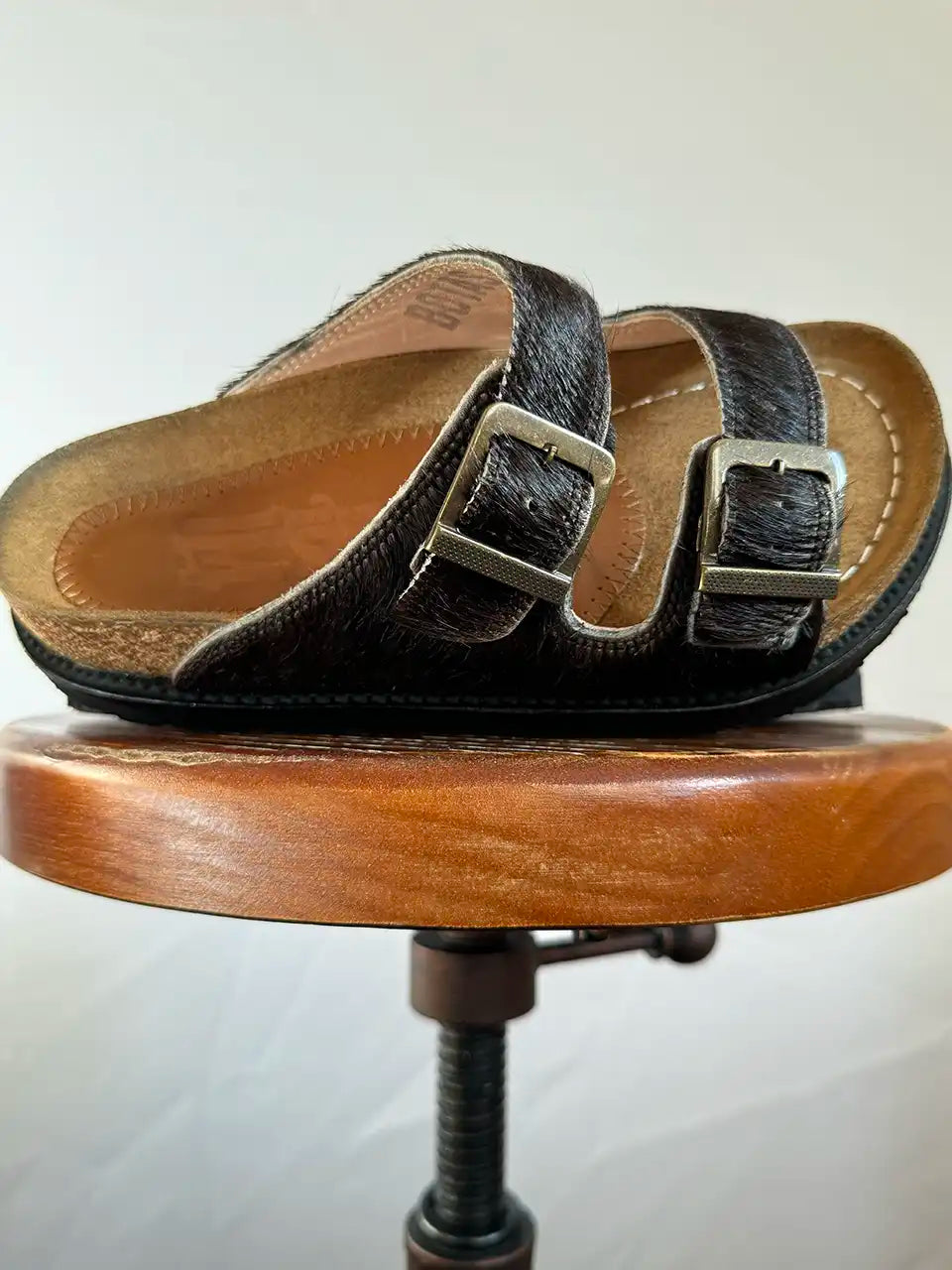 Botas Hasta La Muerte black cowhide huaraches with cork footbed and Vibram sole handcrafted in León Mexico.