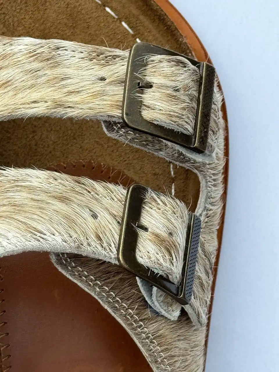 Botas Hasta La Muerte beige cowhide huaraches with cork footbed and Vibram sole handcrafted in León Mexico.