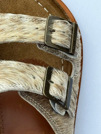 Botas Hasta La Muerte beige cowhide huaraches with cork footbed and Vibram sole handcrafted in León Mexico.