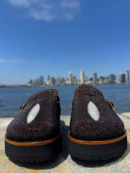 Stingray pearl leather platform clogs with soft cork footbed and Vibram sole handcrafted in León Mexico. Botas Hasta La Muerte