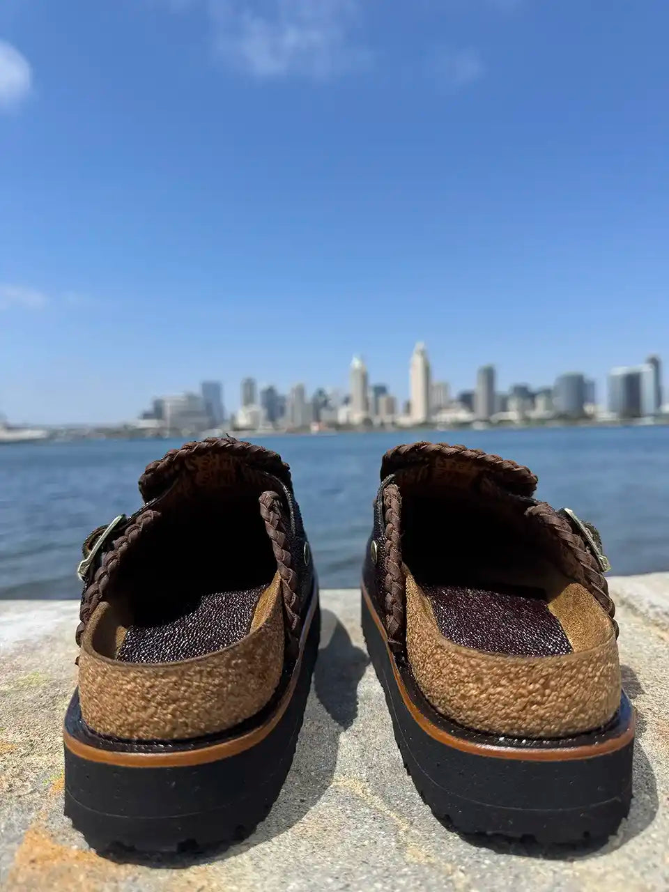 Stingray pearl leather platform clogs with soft cork footbed and Vibram sole handcrafted in León Mexico. Botas Hasta La Muerte
