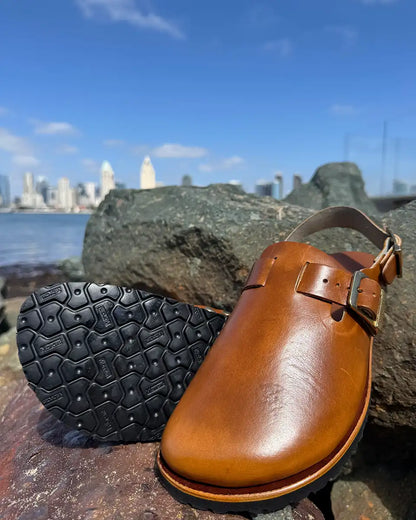 Botas Hasta La Muerte Horween Cavalier Sunflower zero drop clogs with Vibram soles and adjustable ankle strap handcrafted in León Mexico.