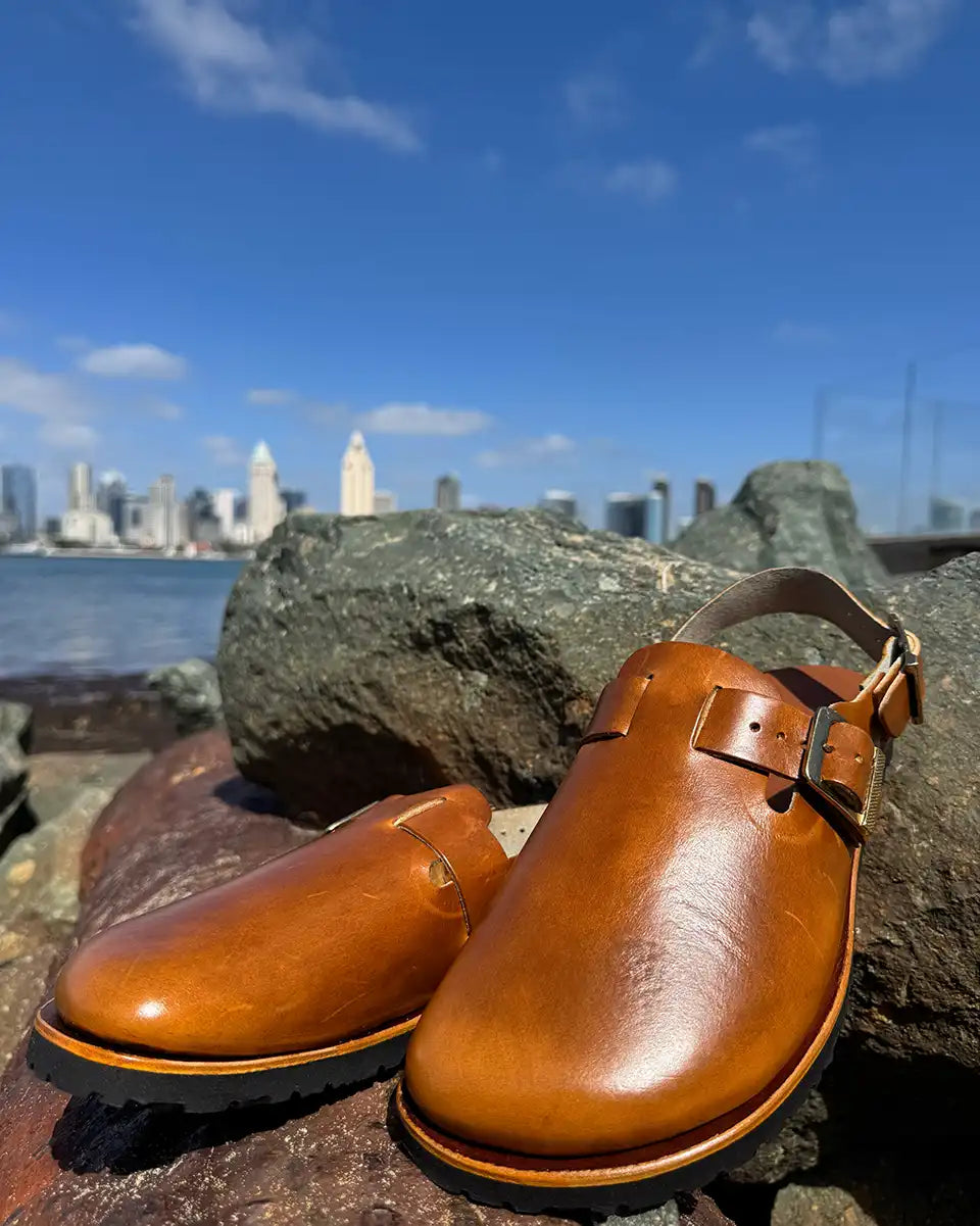 Botas Hasta La Muerte Horween Cavalier Sunflower zero drop clogs with Vibram soles and adjustable ankle strap handcrafted in León Mexico.