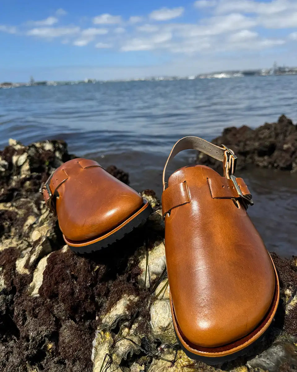 Botas Hasta La Muerte Horween Cavalier Sunflower zero drop clogs with Vibram soles and adjustable ankle strap handcrafted in León Mexico.