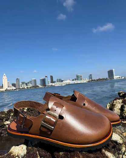 Botas Hasta La Muerte Horween Natural Chromexcel zero drop clogs with adjustable ankle strap and Vibram soles handcrafted in León Mexico.