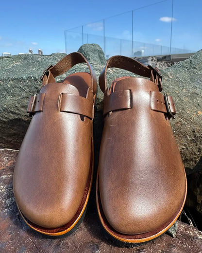 Botas Hasta La Muerte Horween Natural Chromexcel zero drop clogs with adjustable ankle strap and Vibram soles handcrafted in León Mexico.