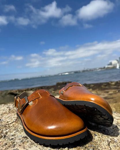 Botas Hasta La Muerte Horween Cavalier Sunflower zero drop clogs with Vibram soles and adjustable ankle strap handcrafted in León Mexico.