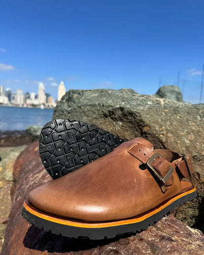 Botas Hasta La Muerte Horween Natural Chromexcel zero drop clogs with adjustable ankle strap and Vibram soles handcrafted in León Mexico.