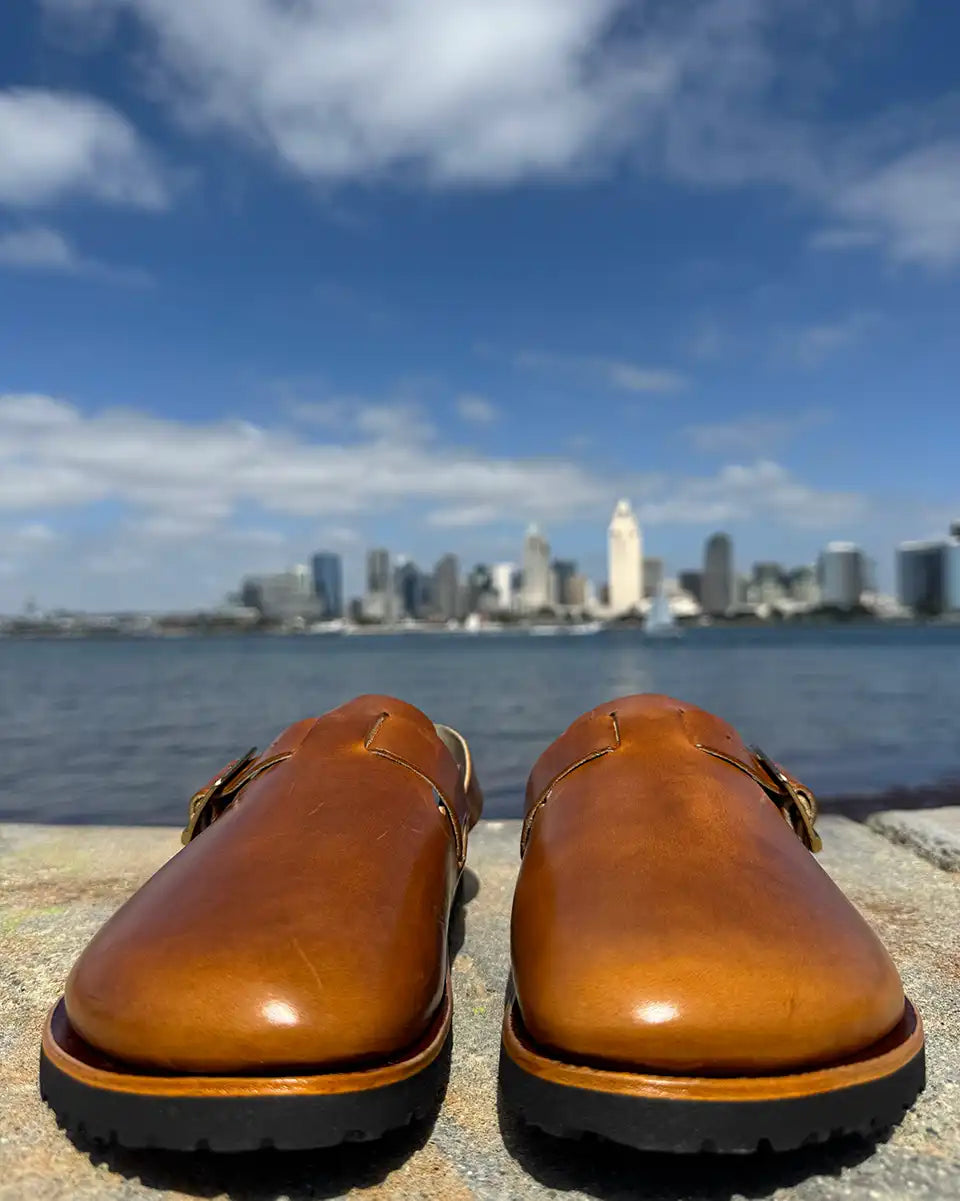 Botas Hasta La Muerte Horween Cavalier Sunflower zero drop clogs with Vibram soles and adjustable ankle strap handcrafted in León Mexico.