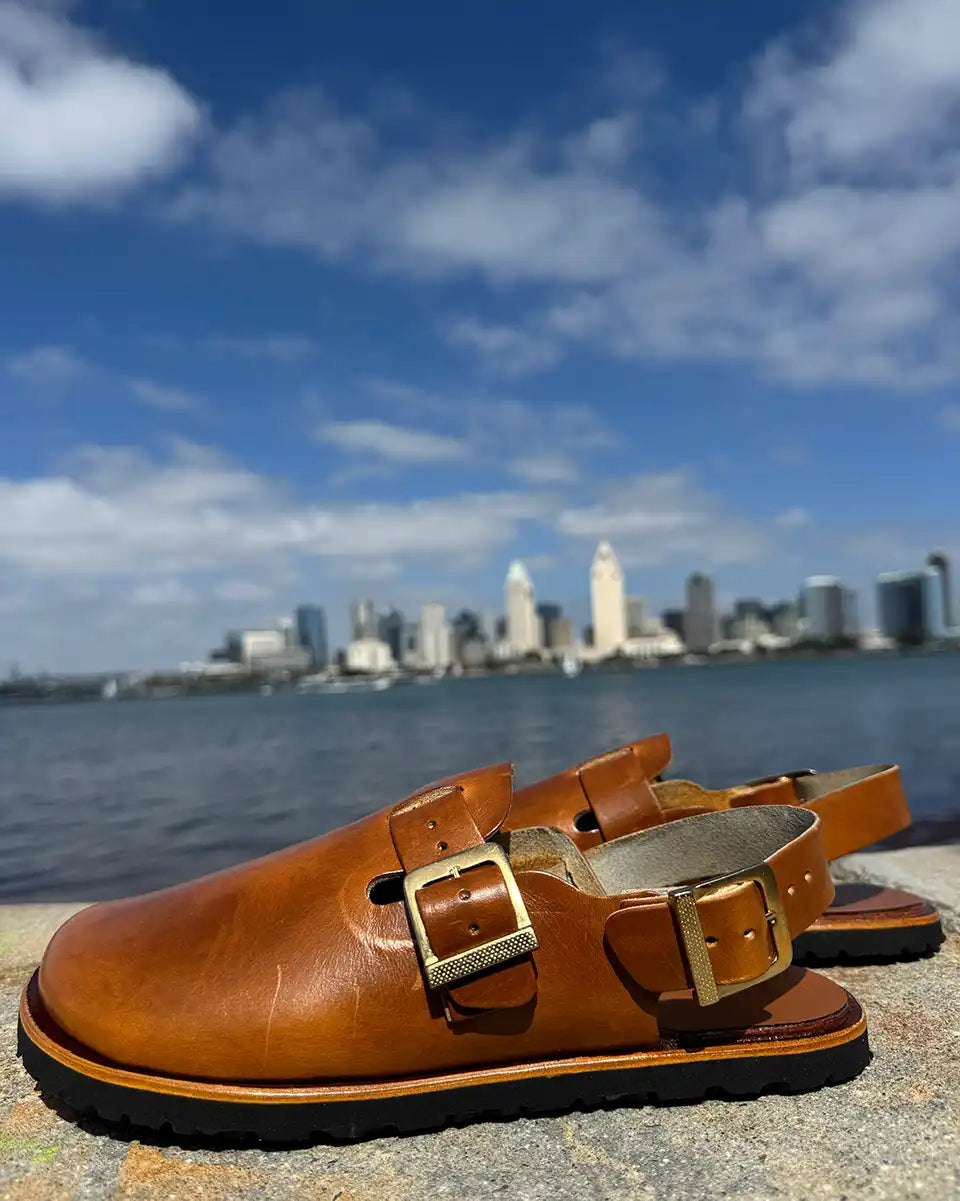 Botas Hasta La Muerte Horween Cavalier Sunflower zero drop clogs with Vibram soles and adjustable ankle strap handcrafted in León Mexico.