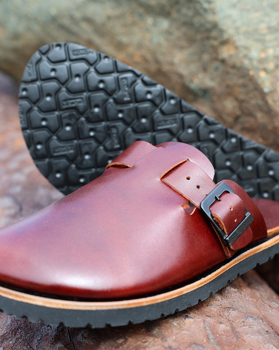 Botas Hasta La Muerte burgundy vegetable tanned zero drop clogs with Vibram soles handcrafted in León Mexico.
