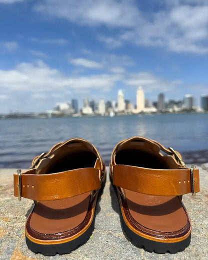 Botas Hasta La Muerte Horween Cavalier Sunflower zero drop clogs with Vibram soles and adjustable ankle strap handcrafted in León Mexico.