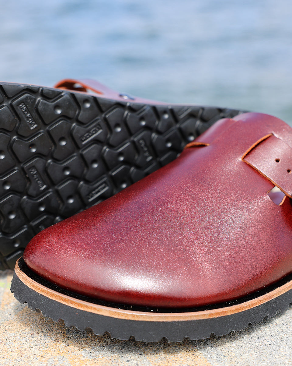 Botas Hasta La Muerte burgundy vegetable tanned zero drop clogs with Vibram soles handcrafted in León Mexico.