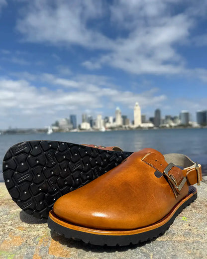 Botas Hasta La Muerte Horween Cavalier Sunflower zero drop clogs with Vibram soles and adjustable ankle strap handcrafted in León Mexico.