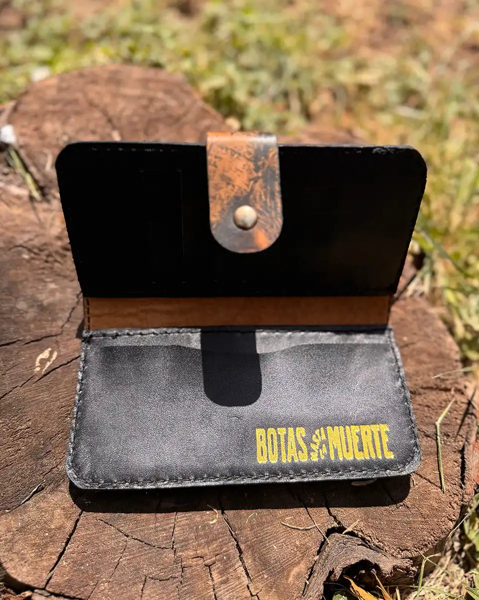 Botas Hasta La Muerte camouflage cowhide leather trucker wallet with brass snap closure handcrafted in León Mexico.