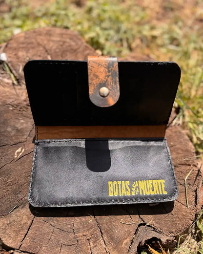 Botas Hasta La Muerte camouflage cowhide leather trucker wallet with brass snap closure handcrafted in León Mexico.