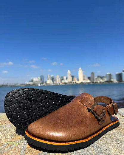 Botas Hasta La Muerte Horween Natural Chromexcel zero drop clogs with adjustable ankle strap and Vibram soles handcrafted in León Mexico.