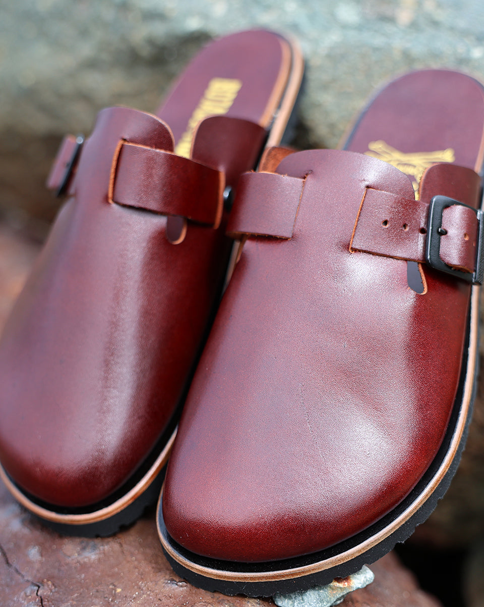 Botas Hasta La Muerte burgundy vegetable tanned zero drop clogs with Vibram soles handcrafted in León Mexico.