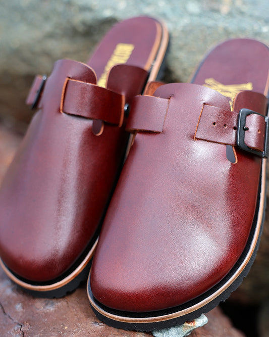 Botas Hasta La Muerte burgundy vegetable tanned zero drop clogs with Vibram soles handcrafted in León Mexico.