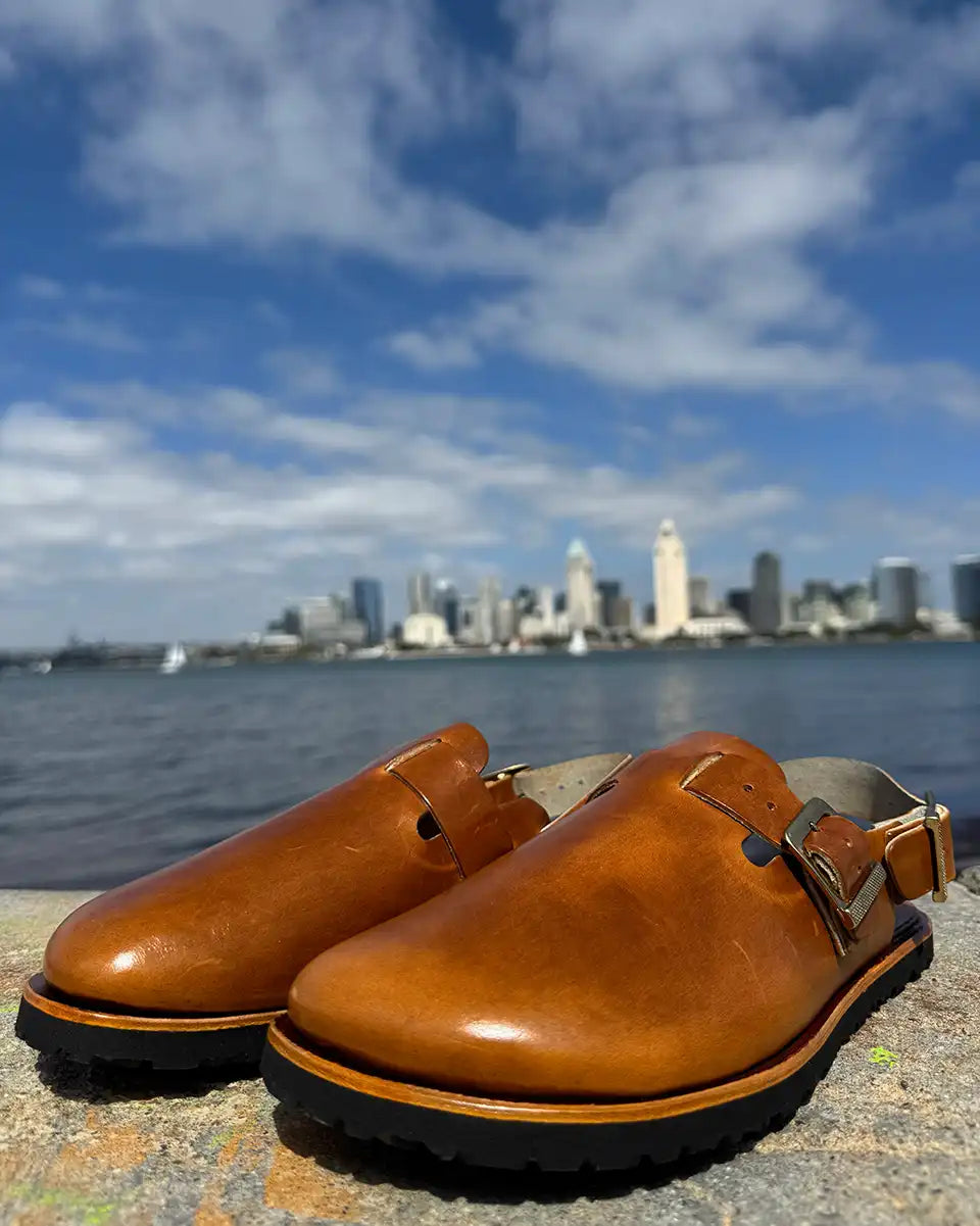 Botas Hasta La Muerte Horween Cavalier Sunflower zero drop clogs with Vibram soles and adjustable ankle strap handcrafted in León Mexico.