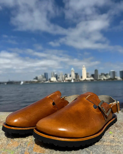 Botas Hasta La Muerte Horween Cavalier Sunflower zero drop clogs with Vibram soles and adjustable ankle strap handcrafted in León Mexico.